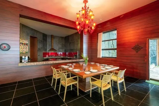 Ev, 4 Yatak Odası (Kailash House)