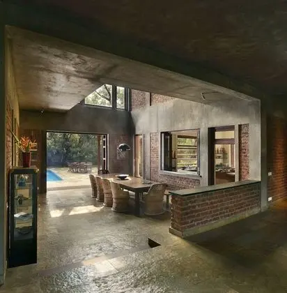 Ev (The Mango House)