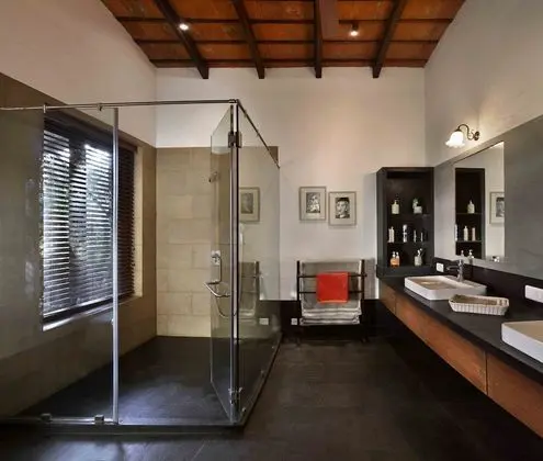 Ev (The Mango House)
