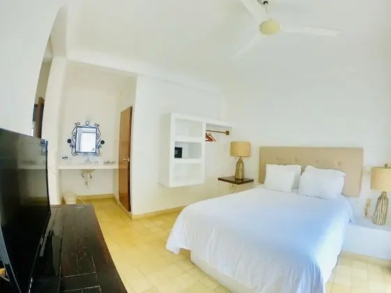 Standard Room 1 Queen Bed