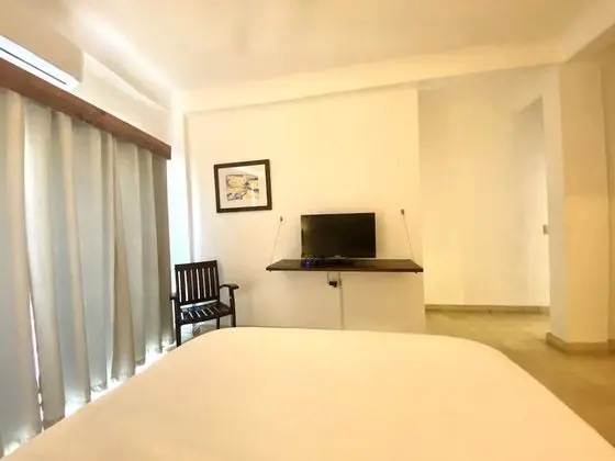 Standard Room 1 Queen Bed