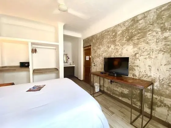 Standard Room 1 Queen Bed
