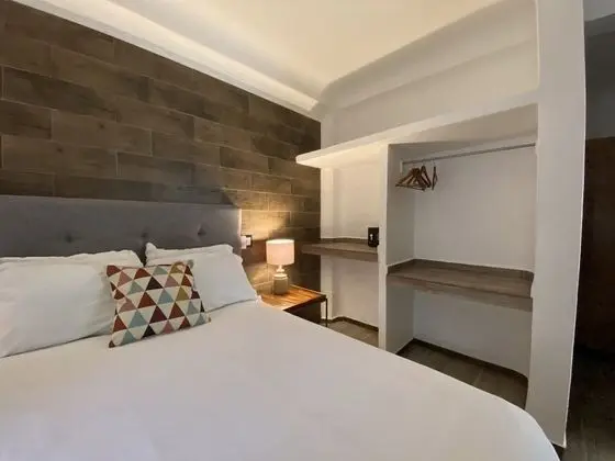 Standard Room 1 Queen Bed