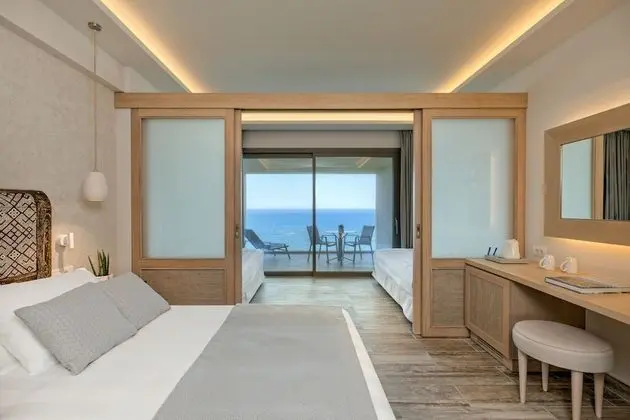 Family Oda, Deniz Manzaralı (sliding doors)