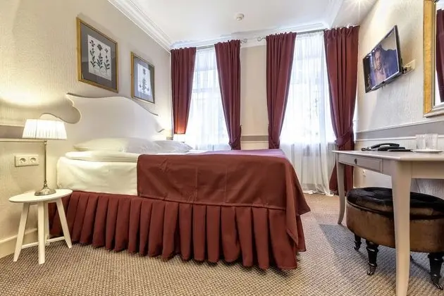 Standard Tek Büyük Yataklı Oda