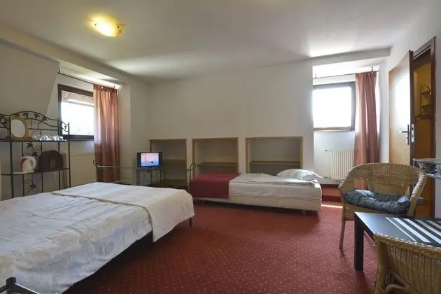 Oda, Birden Çok Yatak, Sigara İçilmez