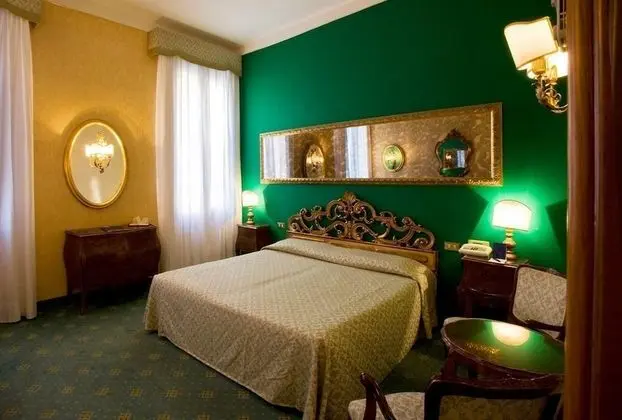 Classic Tek Büyük veya İki Ayrı Yataklı Oda