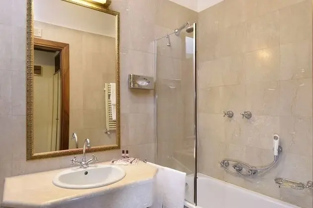 Classic Tek Büyük veya İki Ayrı Yataklı Oda