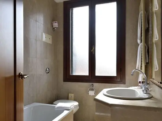 Classic Tek Büyük veya İki Ayrı Yataklı Oda