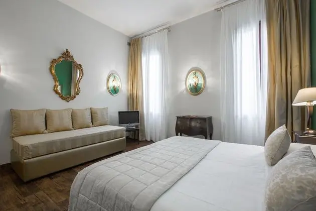 Superior Tek Büyük veya İki Ayrı Yataklı Oda