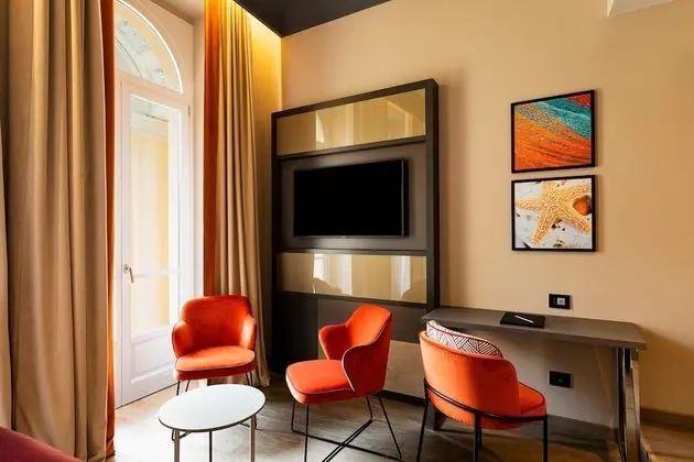 Deluxe Tek Büyük Yataklı Oda, 1 Büyük (Queen) Boy Yatak, Balkon, Şehir Manzaralı