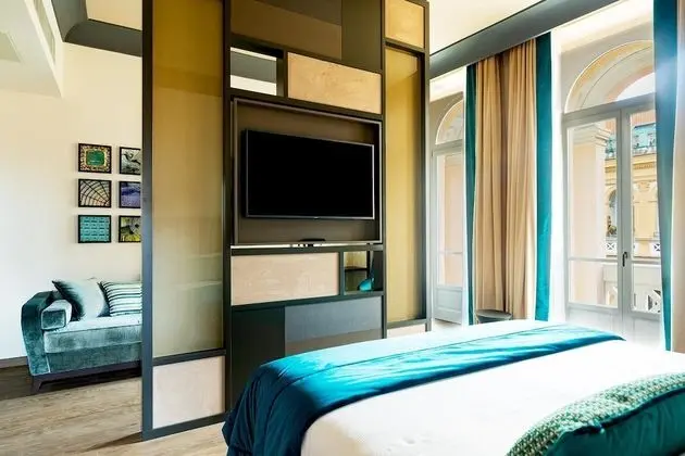 Süit, 1 Büyük (Queen) Boy Yatak ve Çekyat, Küvet, Şehir Manzaralı