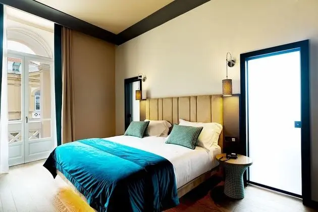 Süit, 1 Büyük (Queen) Boy Yatak ve Çekyat, Küvet, Şehir Manzaralı