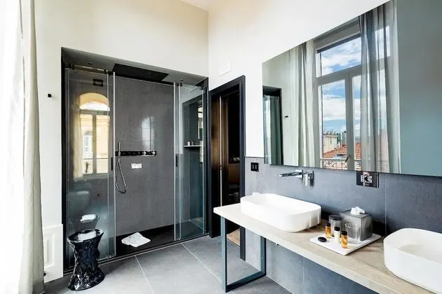 Süit, 1 Büyük (Queen) Boy Yatak ve Çekyat, Küvet, Şehir Manzaralı