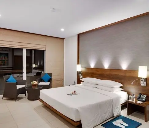 Deluxe Double Room in Aria Wing - Lagoon View