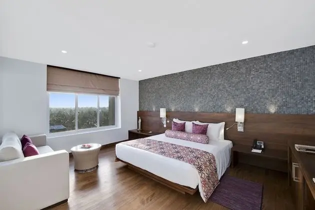 Sunrise Jacuzzi Suite - Free Airport Pickup / Drop