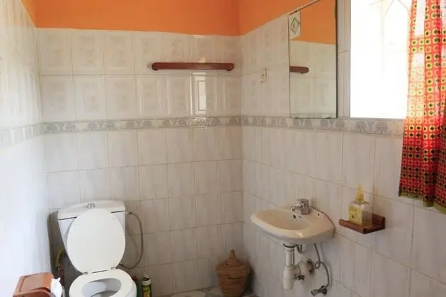 Üç Kişilik Oda, Ortak Banyo