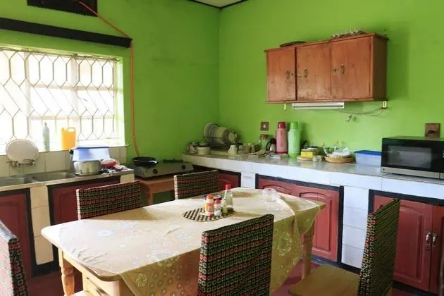Üç Kişilik Oda, Ortak Banyo