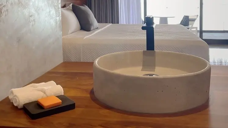 Deluxe Tek Büyük Yataklı Oda, 2 Büyük (Queen) Boy Yatak, Balkon, Lagün Manzaralı