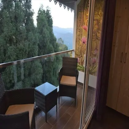 Luxury Oda