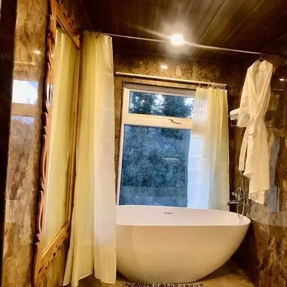 Luxury Oda