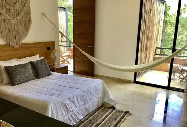 Luxury Apartment (Penthouse 3 Bedroom Apartment w/ Private Rooftop Pool)
