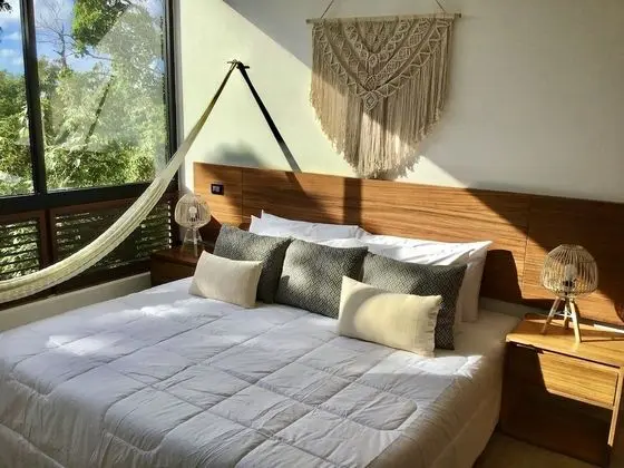 Luxury Apartment (Penthouse 3 Bedroom Apartment w/ Private Rooftop Pool)