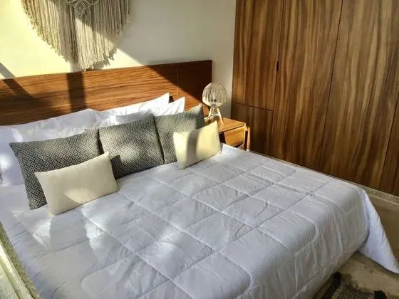 Luxury Apartment (Penthouse 3 Bedroom Apartment w/ Private Rooftop Pool)