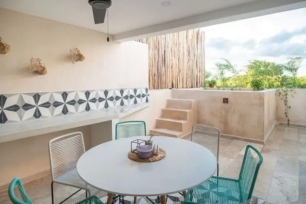 Luxury Apartment (Penthouse 3 Bedroom Apartment w/ Private Rooftop Pool)