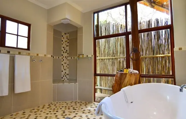 Luxury Süit, 1 Yatak Odası, Buzdolabı, Nehir Manzaralı