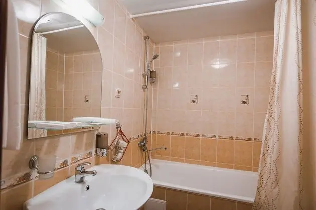 Business Tek Büyük Yataklı Oda