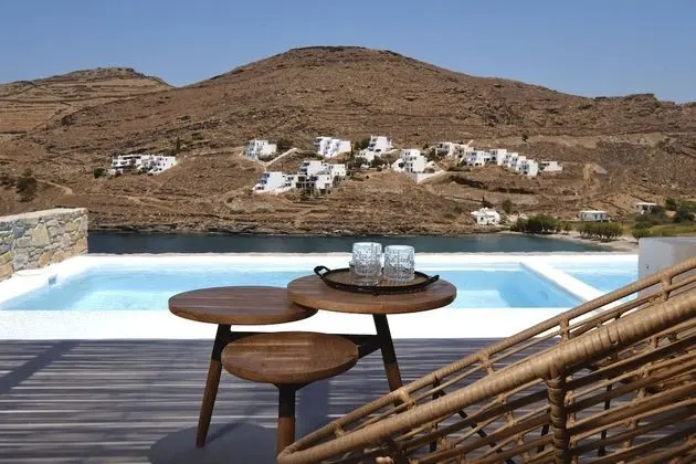 Deluxe Tek Büyük Yataklı Oda, Kişiye Özel Havuzlu, Deniz Manzaralı