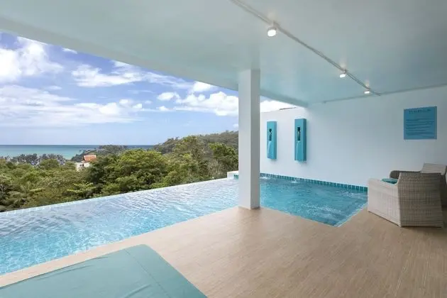 Grand Seaview Pool Suite