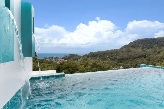 Grand Seaview Pool Suite
