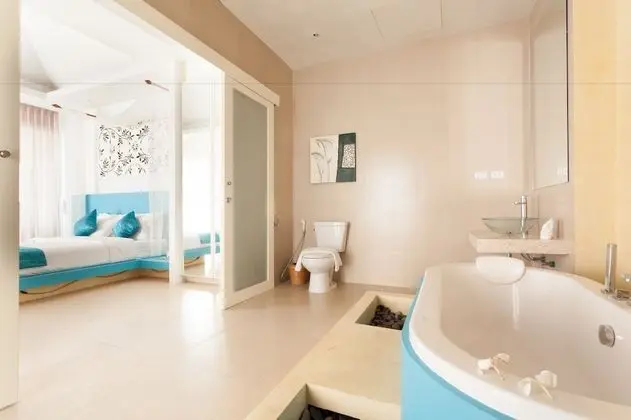 Grand Seaview Pool Suite