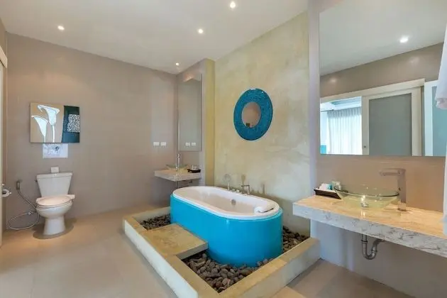 Grand Seaview Pool Suite