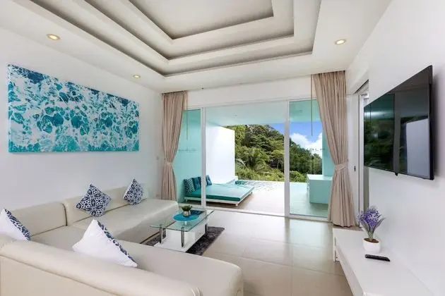 Partial Deluxe Sea View Pool Suite