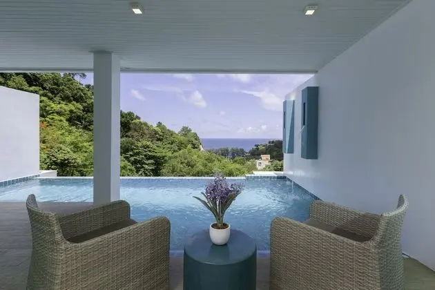 Partial Deluxe Sea View Pool Suite