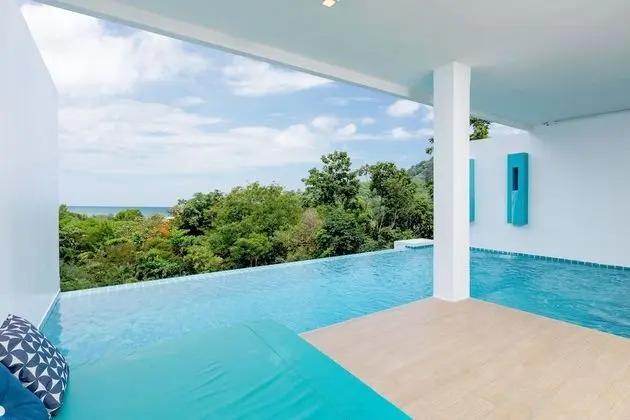Partial Deluxe Sea View Pool Suite
