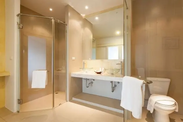 Partial Deluxe Sea View Pool Suite