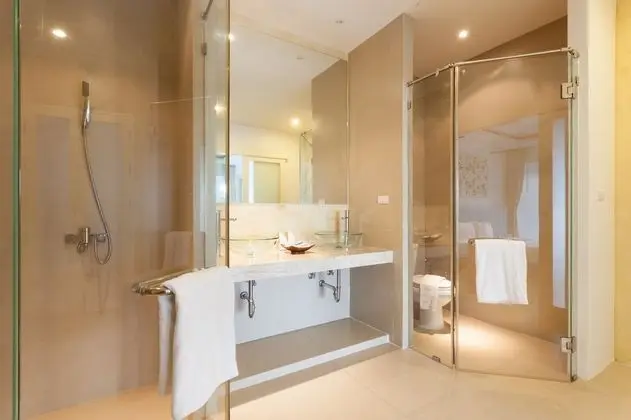 Partial Deluxe Sea View Pool Suite