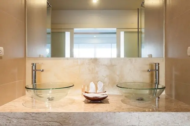 Partial Deluxe Sea View Pool Suite