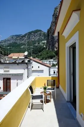 Deluxe Oda, Teras