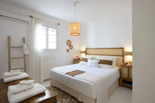Villa, 6 Yatak Odası, Kişiye Özel Havuzlu, Denize Sıfır (Agia Thalassa)