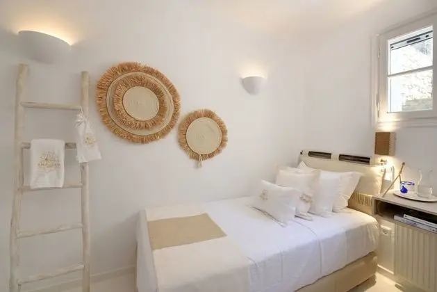 Villa, 6 Yatak Odası, Kişiye Özel Havuzlu, Denize Sıfır (Agia Thalassa)