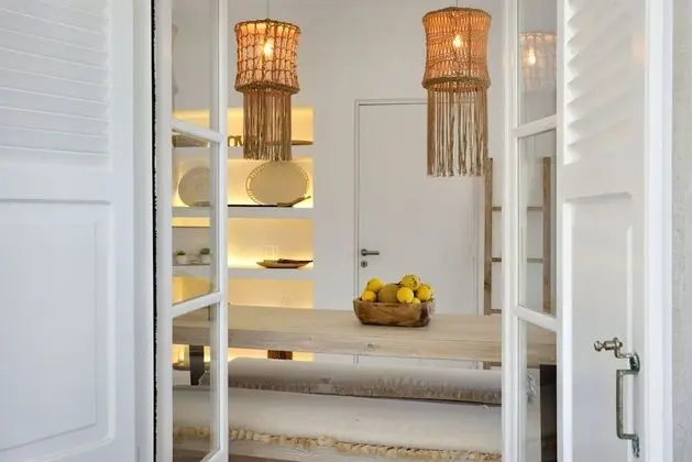 Villa, 6 Yatak Odası, Kişiye Özel Havuzlu, Denize Sıfır (Agia Thalassa)