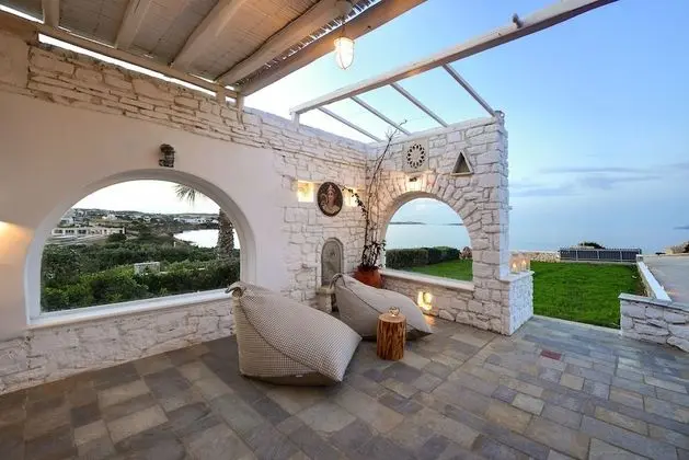 Villa, 6 Yatak Odası, Kişiye Özel Havuzlu, Denize Sıfır (Agia Thalassa)