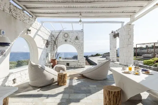 Villa, 6 Yatak Odası, Kişiye Özel Havuzlu, Denize Sıfır (Agia Thalassa)