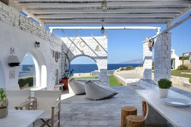 Villa, 6 Yatak Odası, Kişiye Özel Havuzlu, Denize Sıfır (Agia Thalassa)
