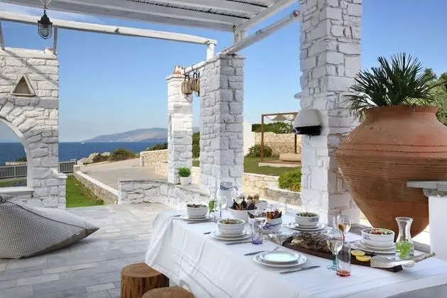 Villa, 6 Yatak Odası, Kişiye Özel Havuzlu, Denize Sıfır (Agia Thalassa)